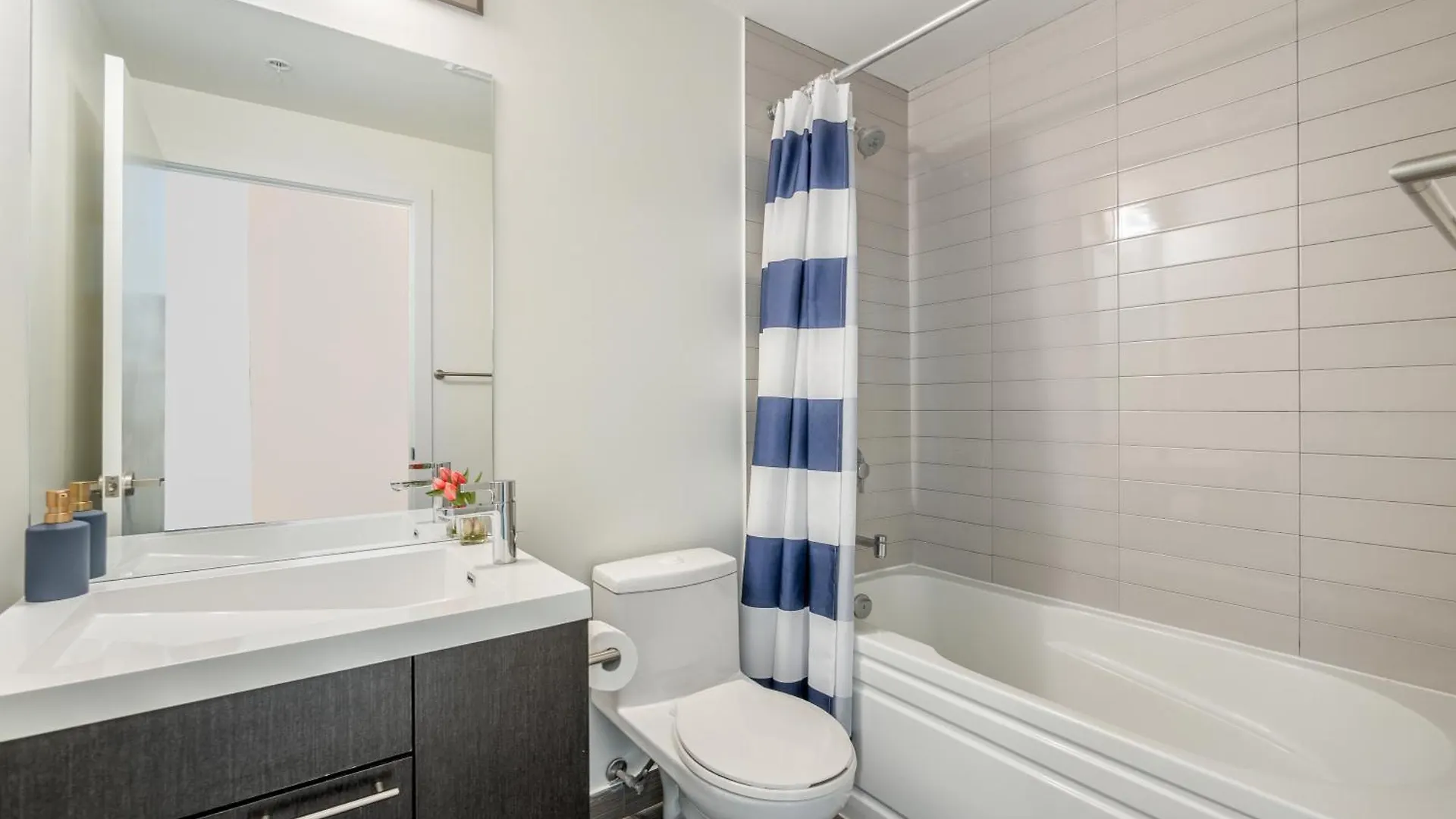 The Merrion Suites - Toronto'S Entertainment District Apartment
