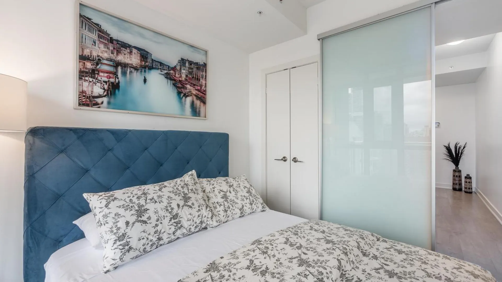 The Merrion Suites - Toronto'S Entertainment District Apartment Toronto